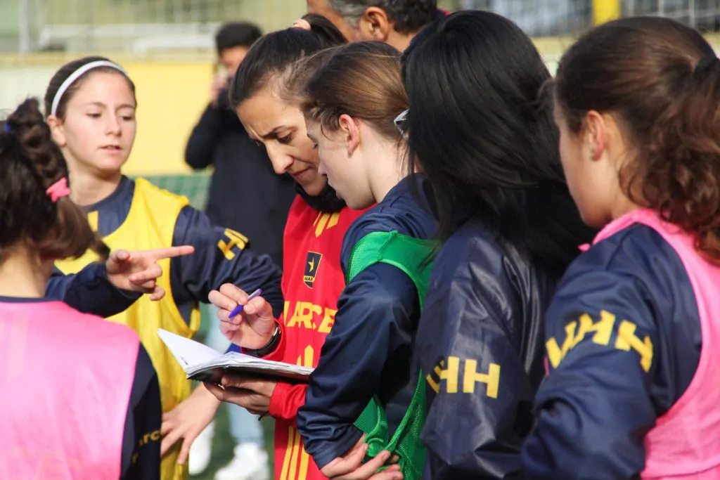 Top 5 Mejores campamentos de fútbol para niñas en España