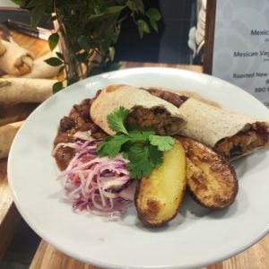 Almuerzo en el clinic de fútbol ERTHEO