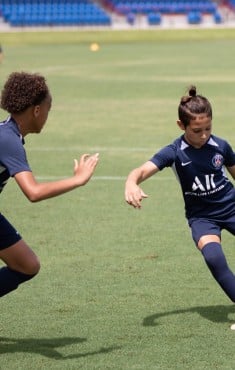 Milieu de terrain en formation de haut niveau au PSG USA